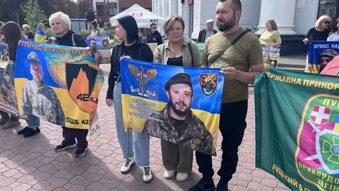 У Хмельницькому провели 215-ту акцію на підтримку полонених і зниклих безвісти