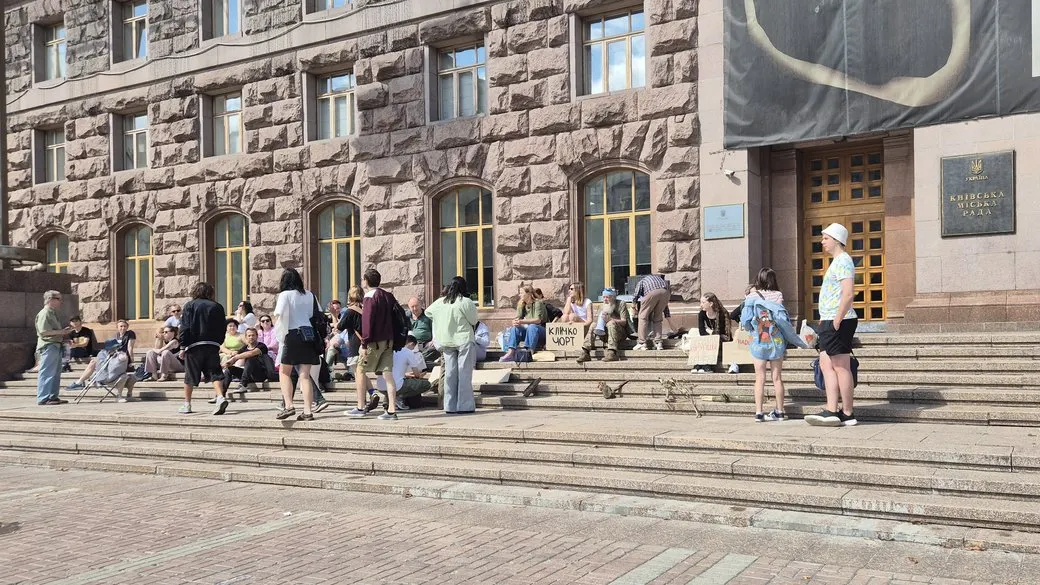 Під КМДА протестують проти вирубки дерев на Теремках