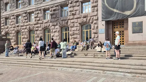 Під КМДА протестують проти вирубки дерев на Теремках