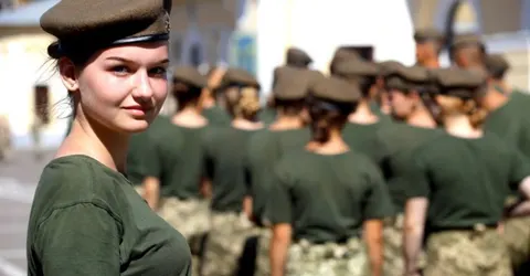 Петиції про мобілізацію жінок: що пропонують автори