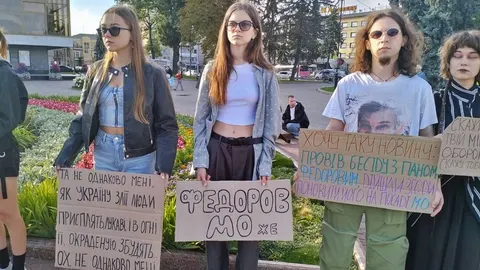 У Луцьку сотня людей вимагає повернення Федорова на посаду міністра оборони