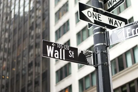 VIX на мінімумі, аналітики попереджають про ризик різкого шоку на Волл-стріт