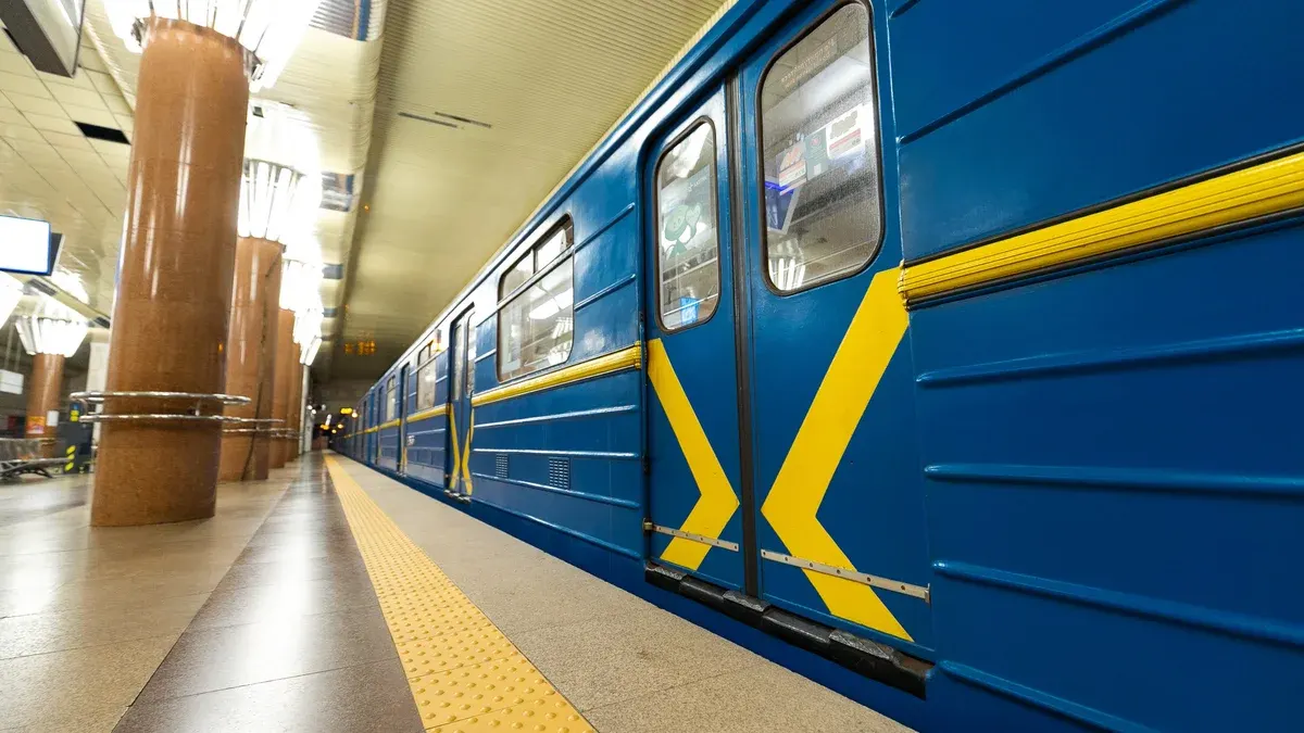 Київське метро під час жовтої тривоги: тест нової схеми руху на зеленій лінії