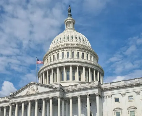 ФРС вирішує долю ставок: ринки США завмерли в очікуванні