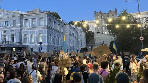 У Києві колона мітингарів передала петицію до Офісу президента