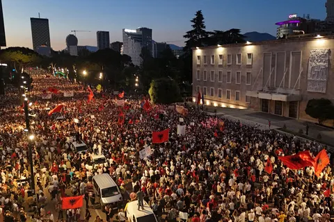 Meta блокує акаунти албанських активістів через протести проти курорту Кушнера