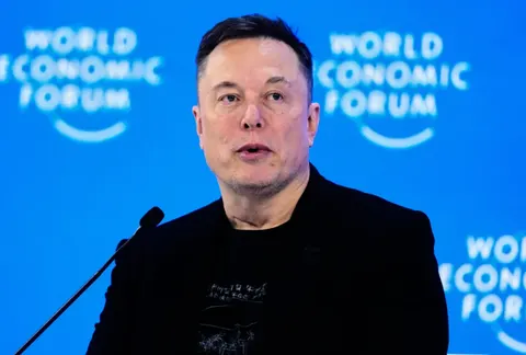Акції SpaceX впали вдвічі: інвестори очікують звіт Маска