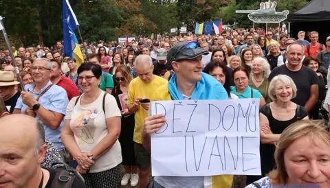 У Празі вшанували роковини вторгнення 1968 року акцією біля посольства РФ