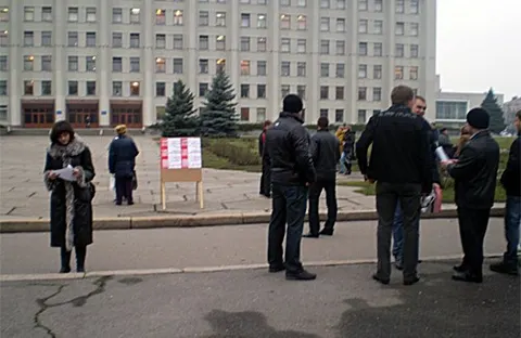 Активісти НАС провели акцію «Справжнє обличчя влади» у містах України