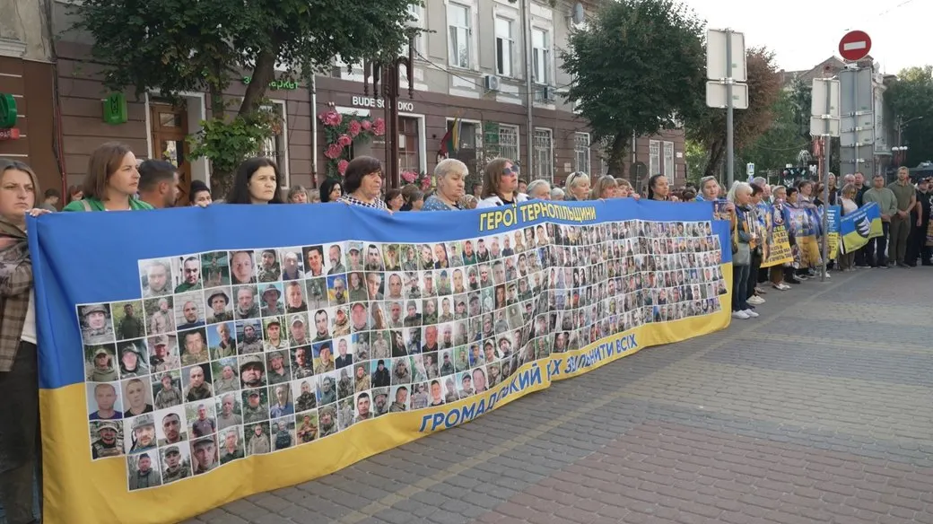 У Тернополі вшанували зниклих безвісти захисників акцією «Голоси, що чекають»