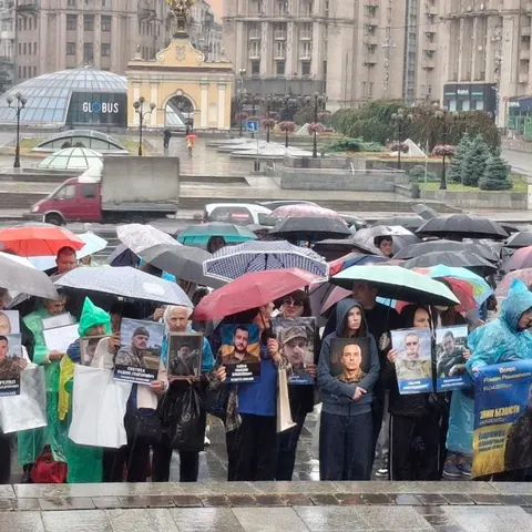 У Києві на Майдані Незалежності вшанували захисників Бахмута