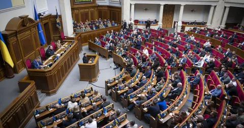 Рада повертається до роботи: кадрові призначення, протести та інтрига в Міноборо