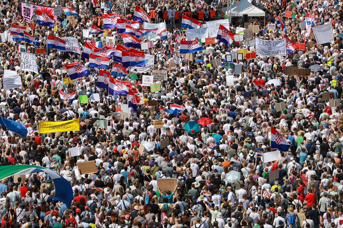 У Загребі десятки тисяч людей протестували через сміттєзвалище в Ліці