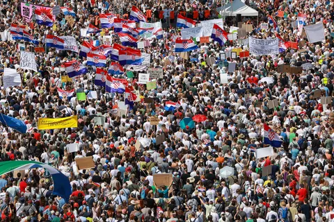 У Загребі десятки тисяч людей протестували через сміттєзвалище в Ліці