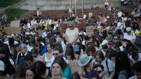 Під Радою мітингарі вимагають повернути Федорова в Міноборони