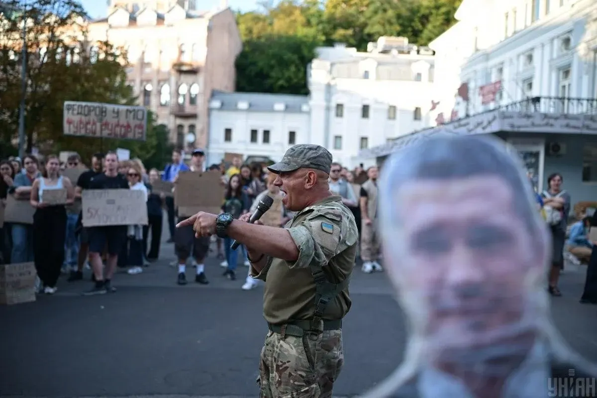 Прихильники Федорова припиняють протести через його заклик до виборів