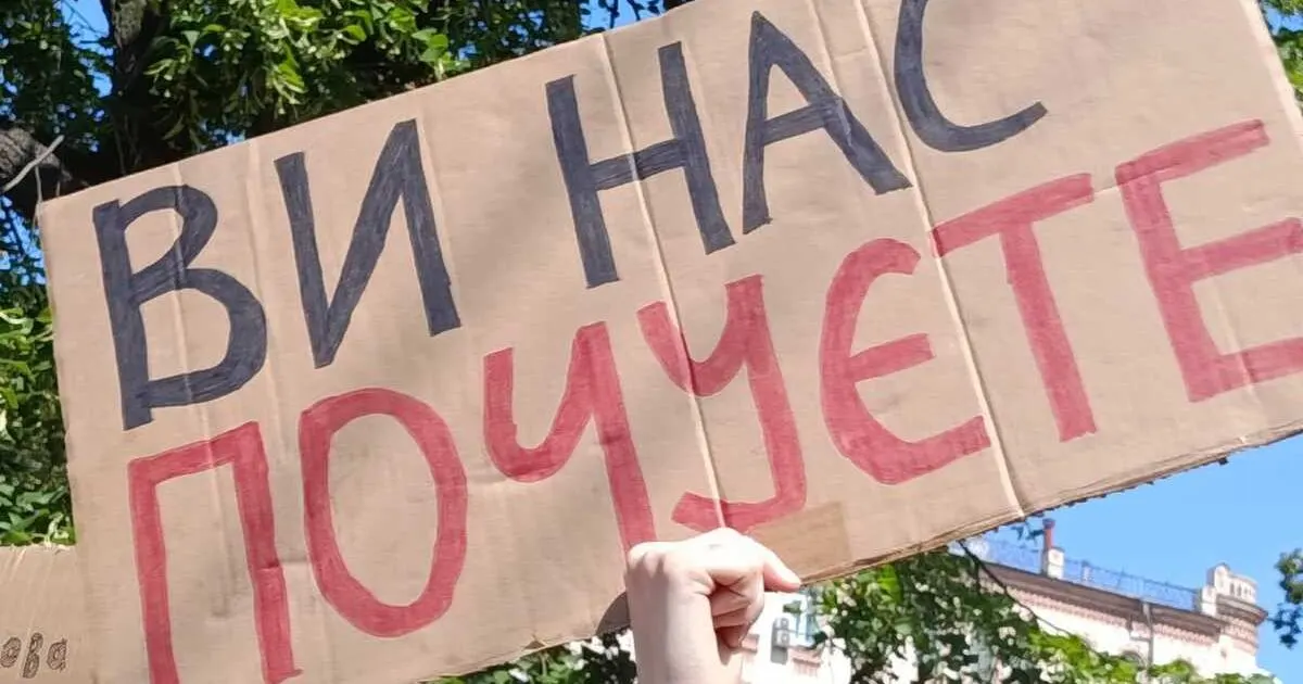 Три кризи п'ятого року війни: протести, парламент і корупційні справи