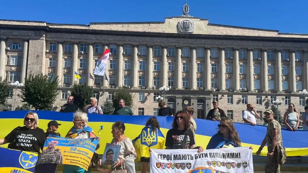 У Черкасах до Дня Прапора вшанували полонених та зниклих безвісти