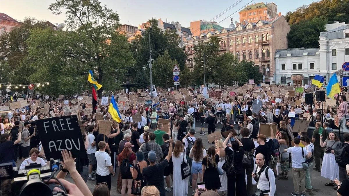 Протестна хода за реформи в оборонці завершилася мітингом на площі Франка