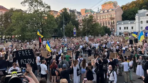 Протестна хода за реформи в оборонці завершилася мітингом на площі Франка