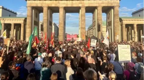 У Берліні 5 тисяч людей протестували проти перемоги "АдН"