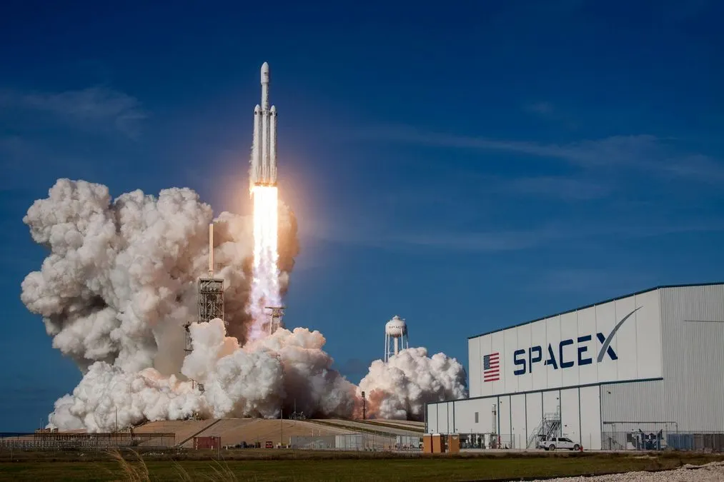 Акції SpaceX зросли на 1,4% після завершення першого етапу локапу