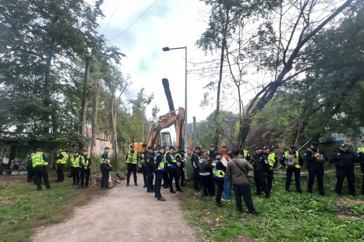 Теремки: під час протесту проти будівництва теплотраси травмувалася жінка