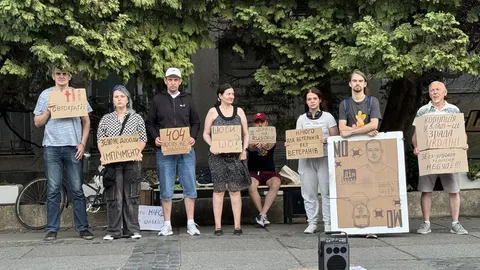 В Ужгороді 28-й день триває акція проти відставки Федорова