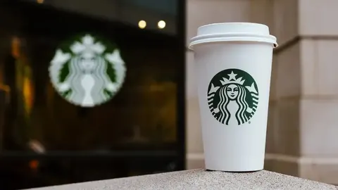 Поліція Південної Кореї обшукала офіс Starbucks через скандальну рекламу