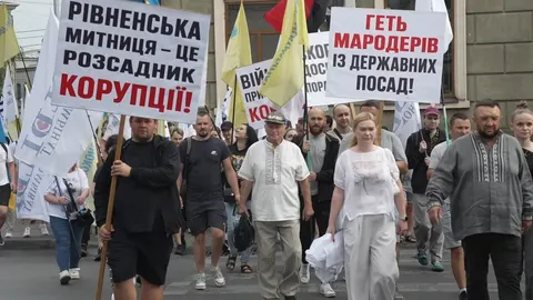 У Рівному 300 людей протестували через підвищення митних платежів
