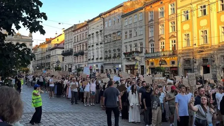 У Львові вшістнадцяте провели акцію на підтримку Михайла Федорова