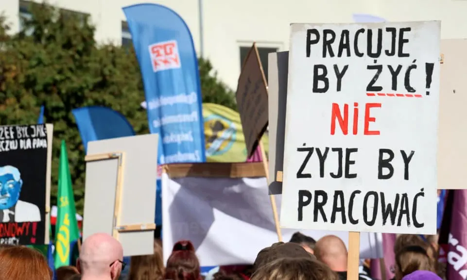 Польські освітяни анонсували протест під урядом перед початком навчального року