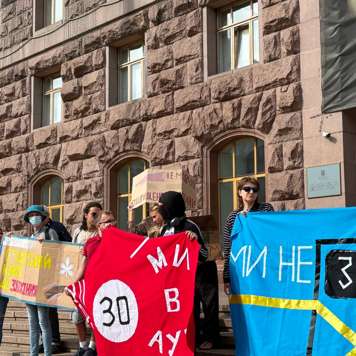 Під КМДА протестують проти підвищення тарифів на проїзд у Києві