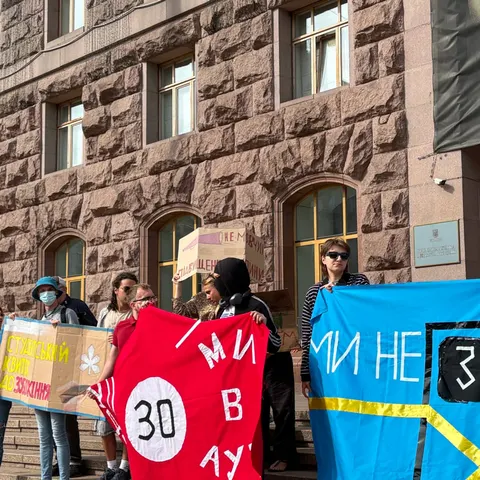 Під КМДА протестують проти підвищення тарифів на проїзд у Києві