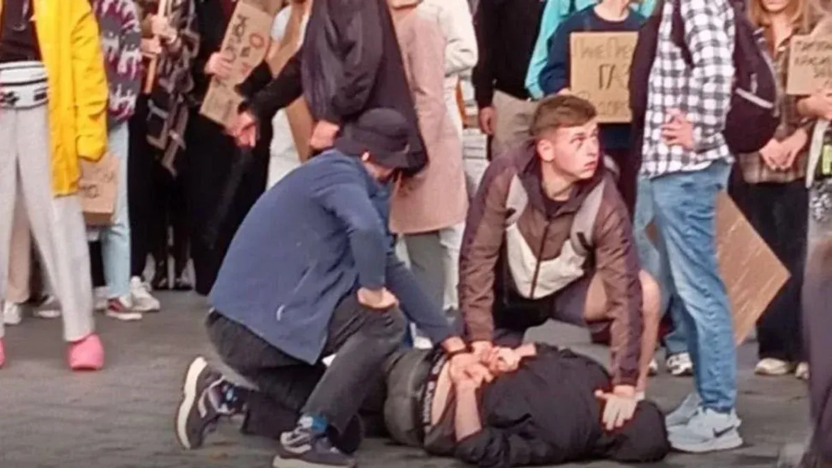 У Львові чоловік з ножем напав на мітинг: затриманий має психічні розлади