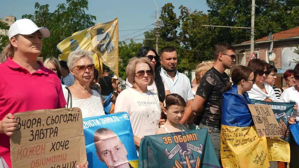 У Миколаєві близько 100 людей нагадали про полонених і зниклих військових