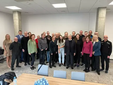 У Білорусі звільнили 25 політв'язнів, серед них журналісти Александров, Новожило