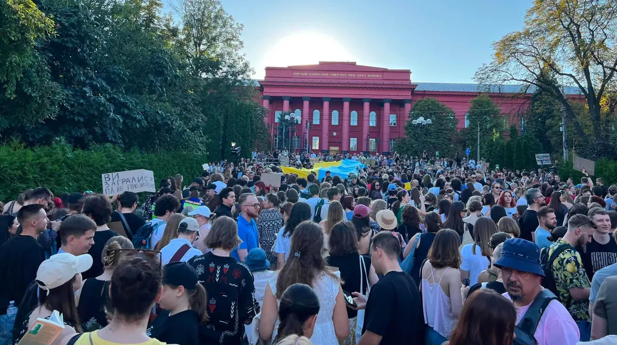 У Києві тисячі людей вийшли на ходу за реформи в оборонному секторі