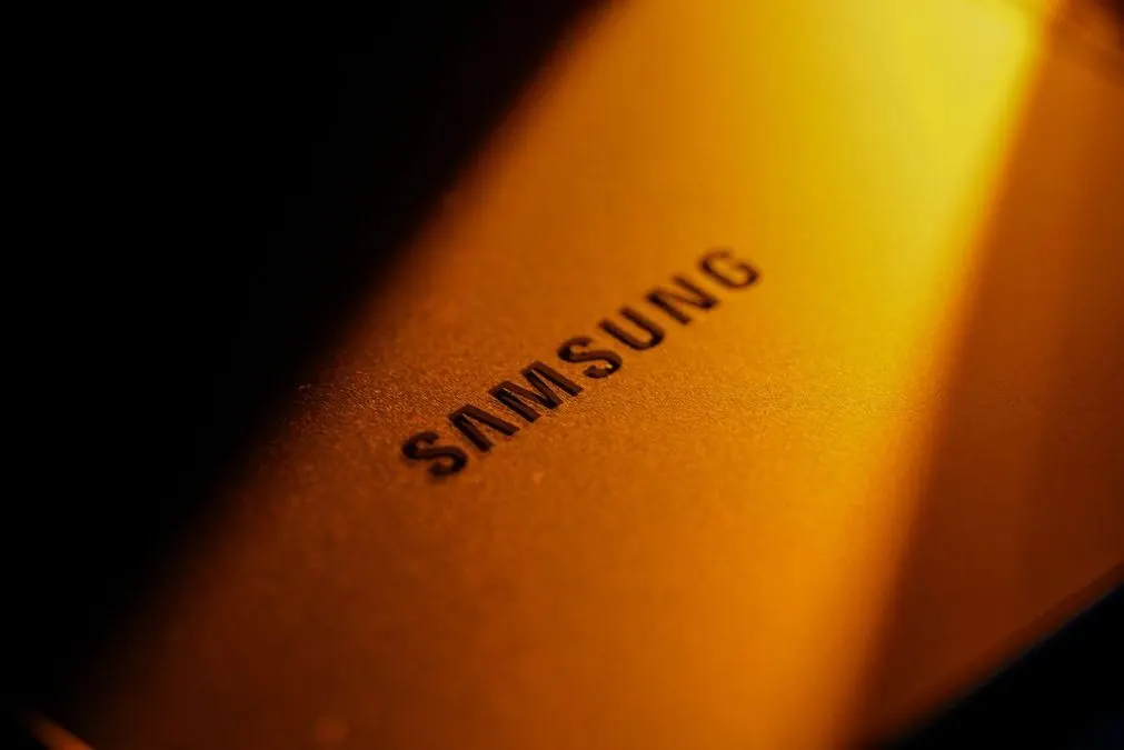 Акції Samsung впали на 8% після оголошення програми виплат акціонерам