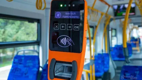 Безготівкова оплата у маршрутках Києва: названо терміни запуску валідаторів