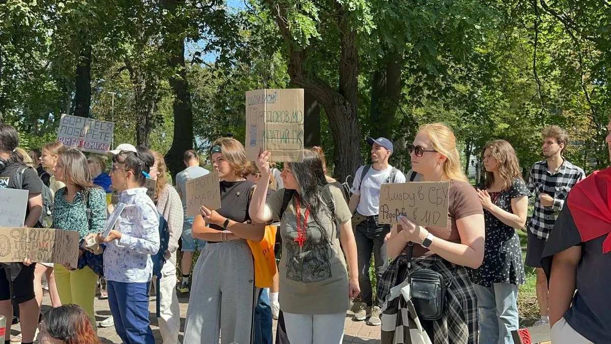 Під Верховною Радою протестують проти призначення Хмари міністром оборони