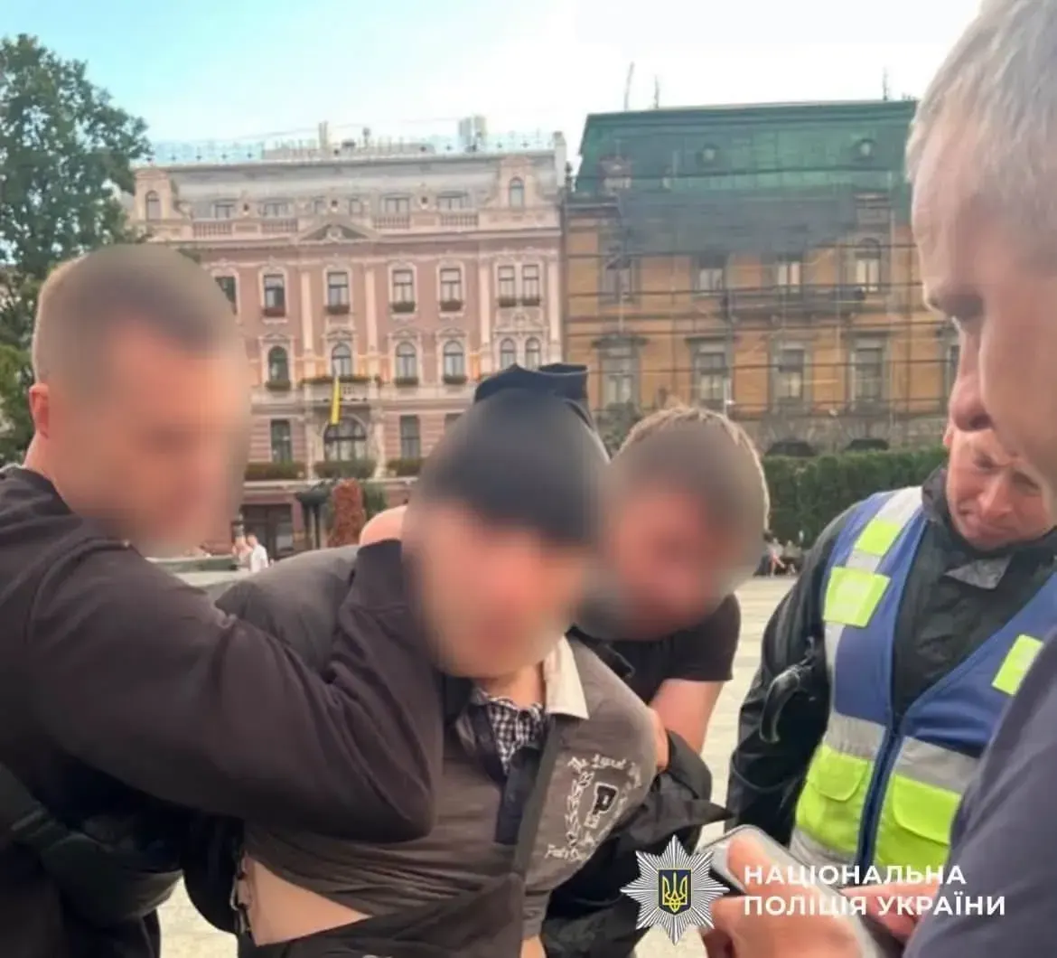 Нападника з ножем на мітингу у Львові відправили на примусове лікування