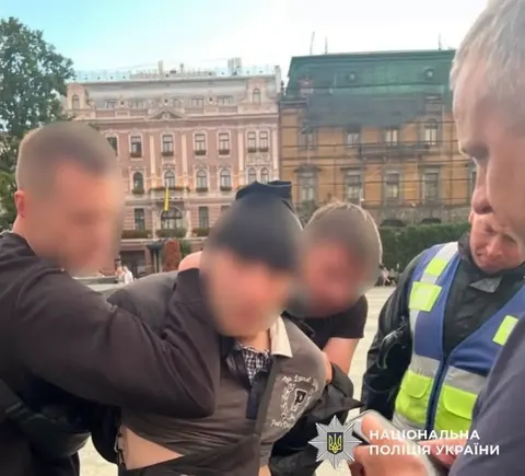 Нападника з ножем на мітингу у Львові відправили на примусове лікування