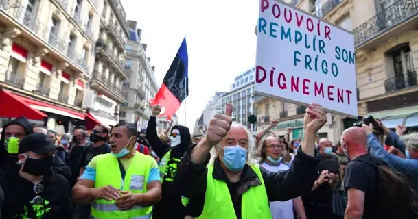 Олланд не виключає повернення протестів «Жовтих жилетів» через ціни на пальне