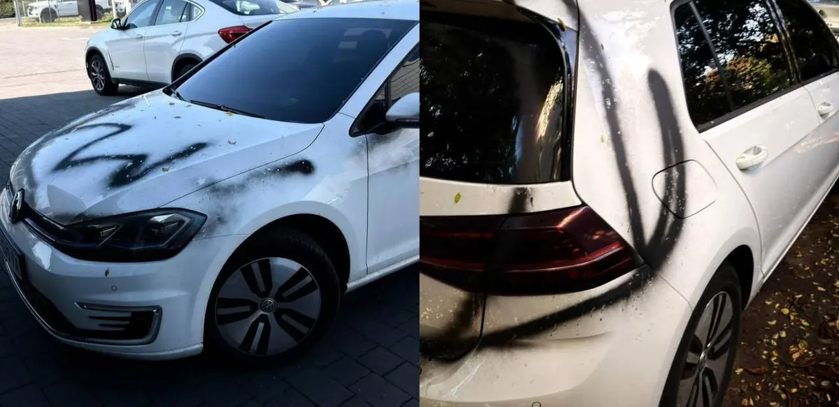 В Івано-Франківську обмалювали авто ветерана війни та активіста Андріана Волгіна