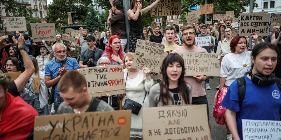 У Києві хода на підтримку Федорова: під час акції пролунали вибухи