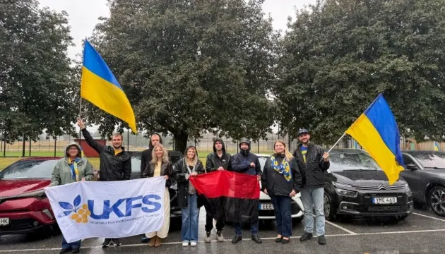 У Стокгольмі відбувся автопробіг на підтримку України