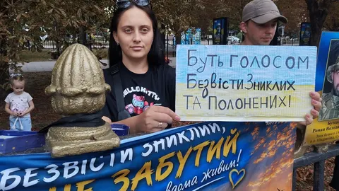 У Полтаві біля Алеї Героїв нагадали про полонених і зниклих безвісти