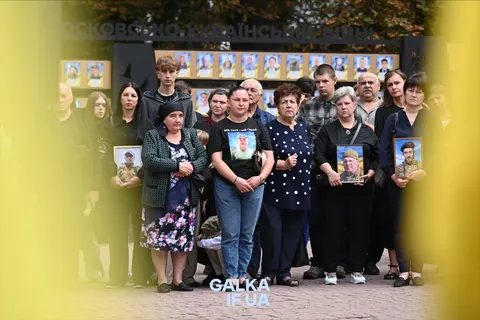У Франківську родинам полеглих захисників вручили 45 посмертних нагород