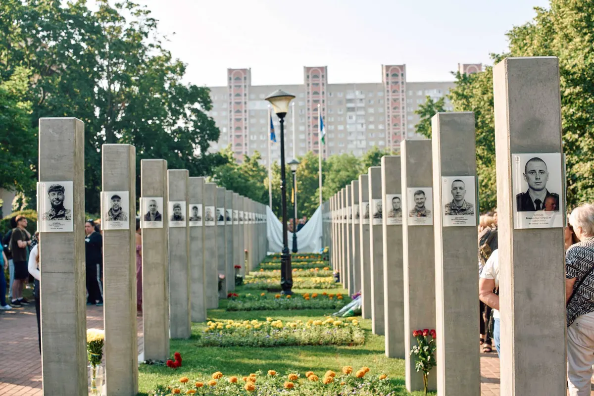 Алея Героїв у Деснянському районі: нова мова пам’яті замість радянського пафосу